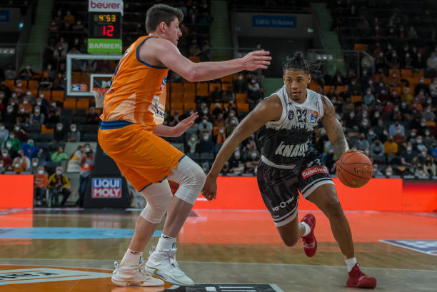 产生了深远 产生了深远