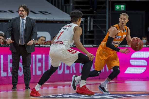 的两个赛季 的两个赛季